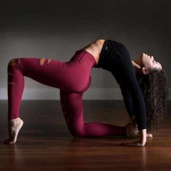 Alo Yoga Warrior Ripped Distressed Red ActiveWorkout Leggings Small - Picture 2 of 11